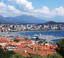 Como reservar um ferry para Ajaccio